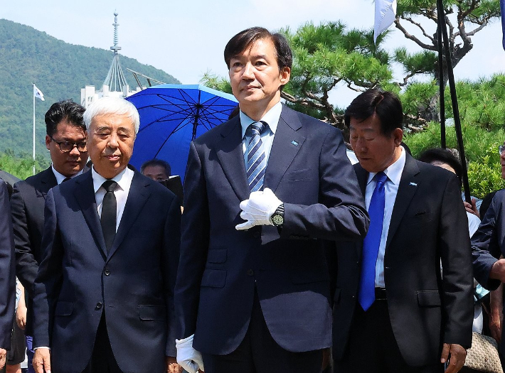 창당 선언했던 부산민주공원 찾은 조국.연합뉴스