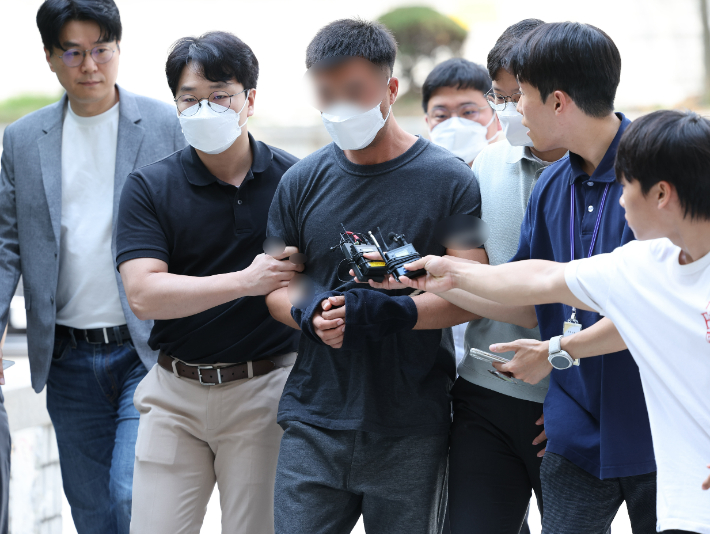 구속심사 출석하는 BTS 정국·재력가 노린 해킹조직 총책. 연합뉴스 