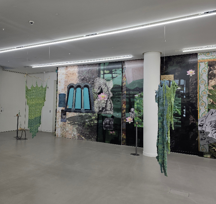 김보경, "양손의 호흡-넝쿨 기둥" 전시전경. 곽인숙 기자