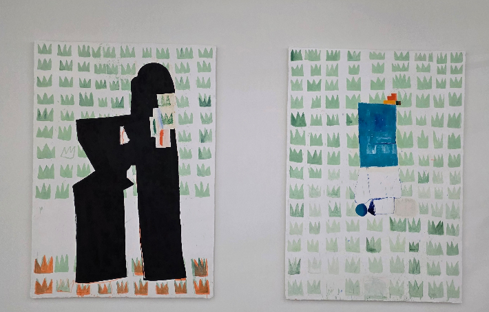 백현진, '난제', 종이에 유채(2025) 전시전경. 곽인숙 기자