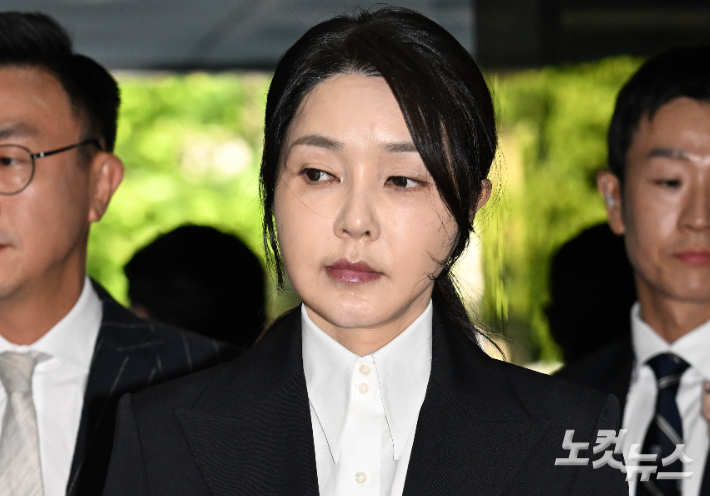 [속보]특검, 김건희 금요일쯤 구속기소할듯…대체로 진술거부