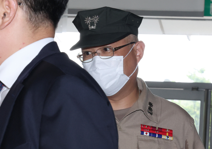 최진규 전 해병대 포11대대장이 20일 서울 서초구 순직해병특검팀에 참고인 신분으로 조사를 받기 위해 출석하고 있다. 연합뉴스