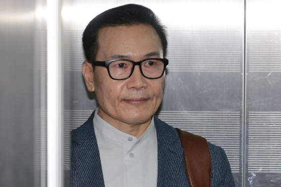 '멋쟁해병' 단체대화방 멤버였던 송호종 전 대통령경호처 경호부장이 25일 조사를 받기 위해 서울 서초구 순직해병특별검사팀으로 출석하고 있다. 연합뉴스