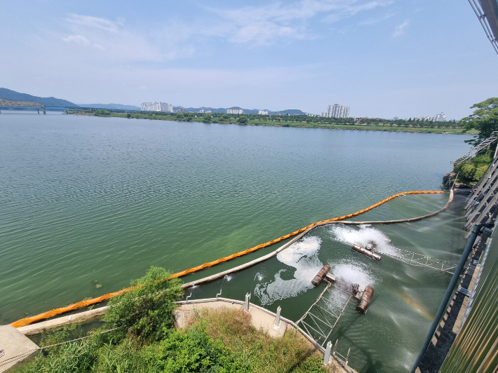 취수장 조류차단막. 경남도청 제공 