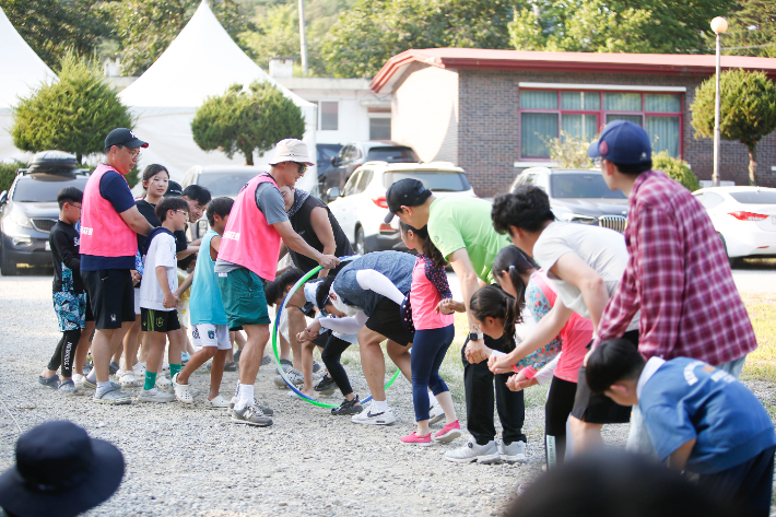 '율리Q 아버지회 부자녀 캠프'가 지난 23~24일 1박 2일 일정으로 강릉 성산면 보광농촌체험휴양마을에서 열렸다. 율리Q 아버지회  제공