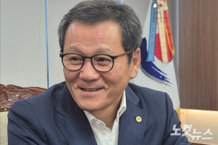 강원CBS.강원영동CBS 시사프로그램 <최진성의 위클리오늘>에 출연한 김홍규 강릉시장. 강민주 PD