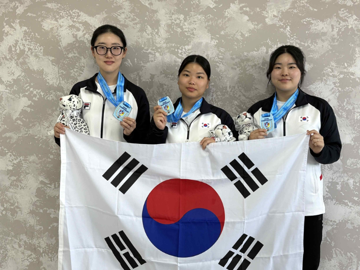 아시아 사격선수권 대회 25m 권총 여자 일반부 단체전에서 은메달을 획득한 양지인(한국체대), 남다정(우리은행), 오예진(IBK기업은행). 대한사격연맹