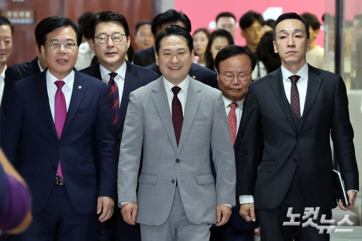 장동혁, 첫 최고위원회의 주재