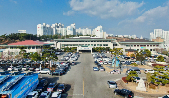 태안군청사 전경. 태안군 제공