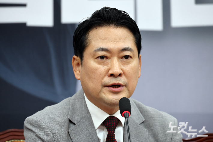 국민의힘 장동혁 대표가 27일 서울 여의도 국회에서 열린 최고위원회의에서 모두발언을 하고 있다. 윤창원 기자