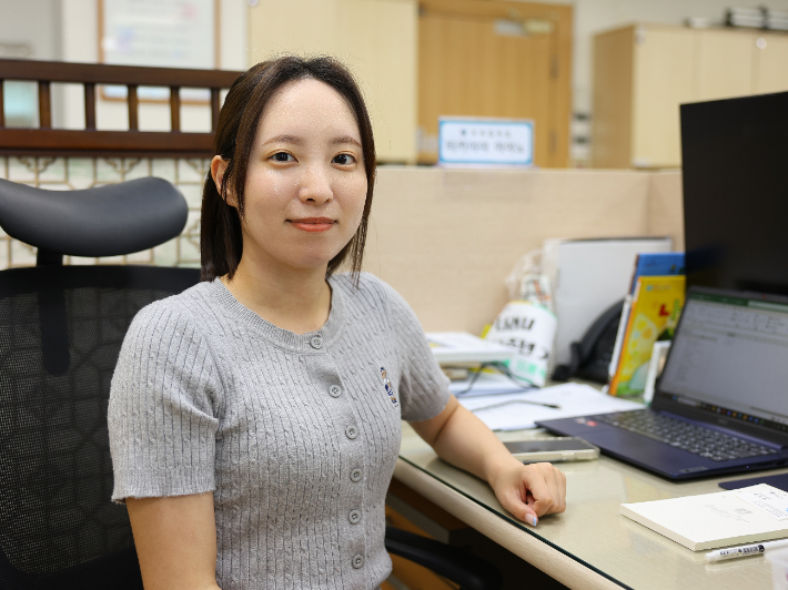 경주시청에서 근무하는 일본 공무원 다카야마씨. 경주시 제공