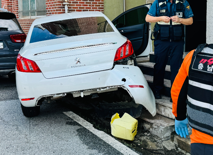 충남 서산시 읍내동 차량 사고. 서산소방서 제공