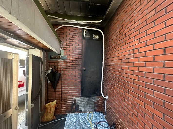 광주의 한 단독주택에서 담배꽁초로 인한 화재가 발생해 1시간 만에 꺼졌다. 광주 북부소방서 제공