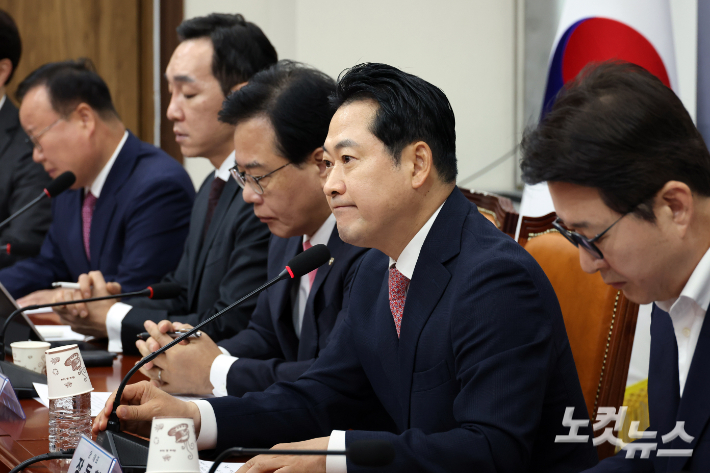 국민의힘 장동혁 대표가 28일 서울 여의도 국회에서 열린 최고위원회의에서 모두발언을 하고 있다. 윤창원 기자