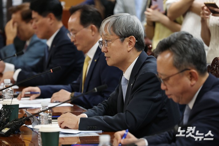 이찬진 신임 금융감독원장이 28일 오후 서울 중구 은행회관에서 열린 은행장 간담회에서 모두발언을 하고 있다.