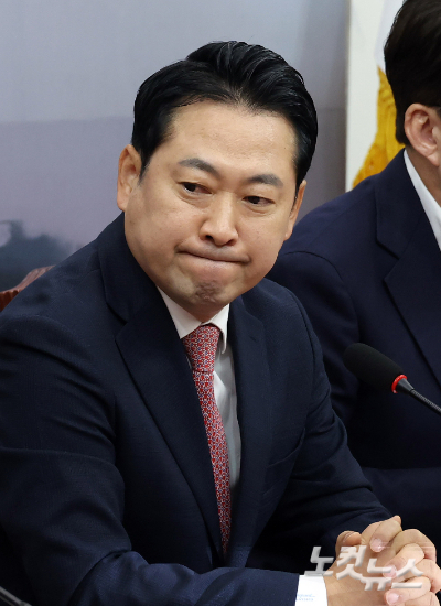 국민의힘 장동혁 대표가 28일 서울 여의도 국회에서 열린 최고위원회의에서 굳은표정을 짓고 있다. 윤창원 기자