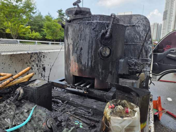 불이 난 트럭 모습. 세종소방서 제공