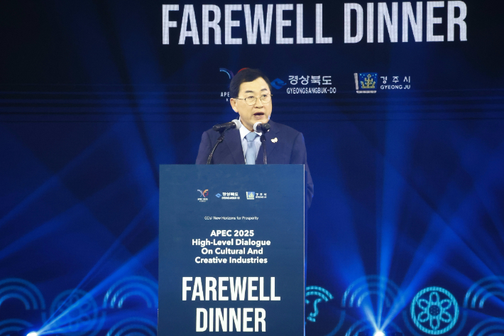 경주 라한호텔 컨벤션홀에서 열린 '2025 APEC 문화산업고위급대화' 환송만찬에서 주낙영 시장이 인사말을 하고 있다. 경주시 제공