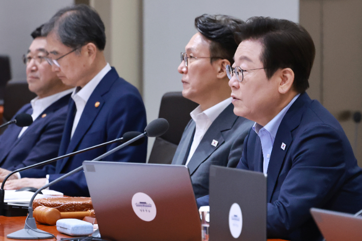 이재명 대통령이 29일 서울 용산 대통령실 청사에서 열린 임시 국무회의에서 발언하고 있다. 연합뉴스