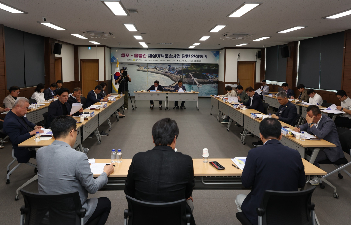 울진군의회와 울릉군의회가 연석회의를 갖고 있다. 울진군의회 제공 