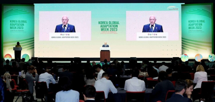 '2023 국제포럼개회식'에 참석한 해리 브루스 유엔기후변화협약 SBSTA의장의 기조연설. 연합뉴스