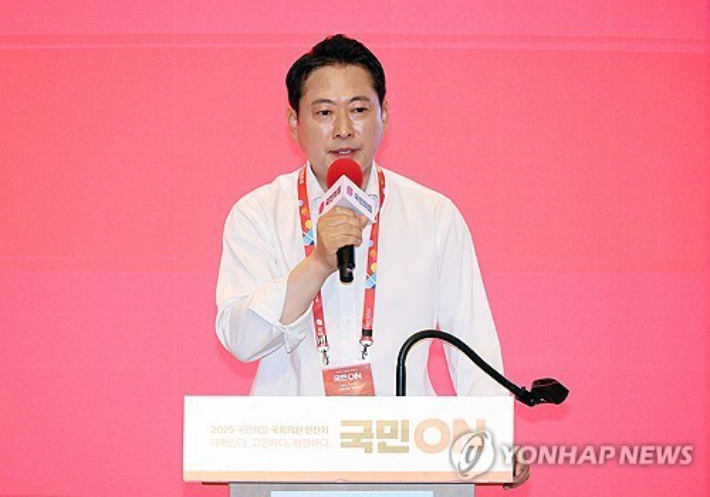     (인천=연합뉴스) 박동주 기자 = 국민의힘 장동혁 대표가 29일 인천국제공항공사 항공교육원에서 열린 2025 국민의힘 국회의원 연찬회에서 마무리 발언을 하고 있다. 2025.8.29     pdj6635@yna.co.kr (끝) 연합뉴스