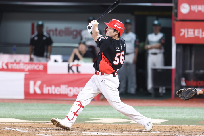 KIA 오선우가 29일 수원 케이티 위즈 파크에서 열린 kt와 원정에서 6회초에 역전 3점 홈런을 치고 있다. KIA 타이거즈