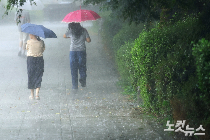 31일 오후부터 부산에 비가 내릴 것으로 예보됐다. 류영주 기자