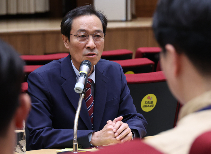 우상호 정무수석이 지난달 21일 용산 대통령실에서 기자간담회를 하고 있다. 연합뉴스