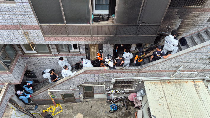 1일 오전 11시 대구 북구 구암동 다세대주택 화재 원인을 밝히기 위한 합동감식이 진행됐다. 곽재화 기자