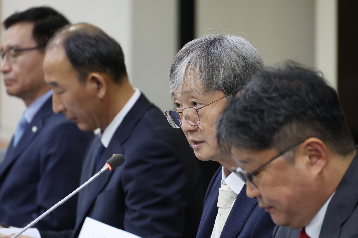 이찬진 금융감독원장이 1일 종로구 생명보험교육문화센터에서 열린 보험회사 CEO 간담회에서 발언을 하고 있다. 연합뉴스