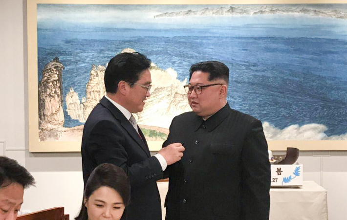 2018년 남북정상회담 당시 김정은 위원장과 우원식 원내대표. 연합뉴스