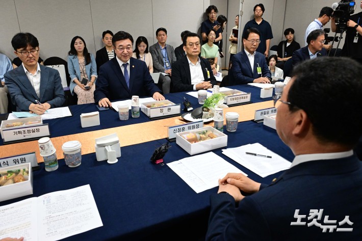 행안위 당정협의-13