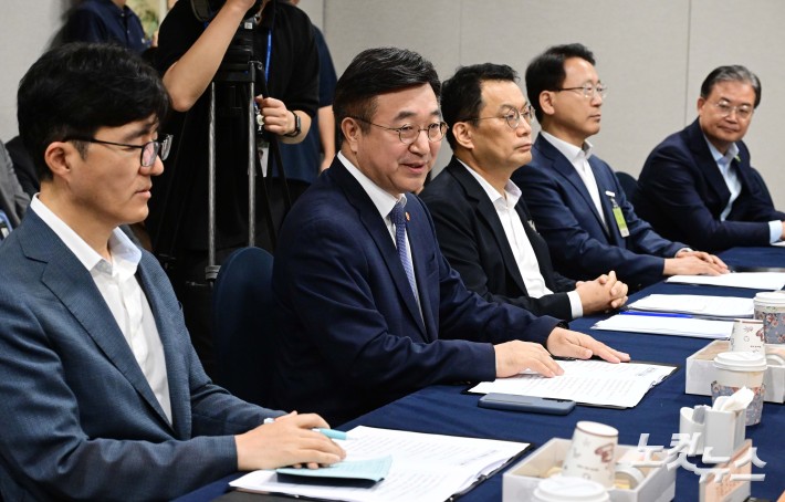 행안위 당정협의-10