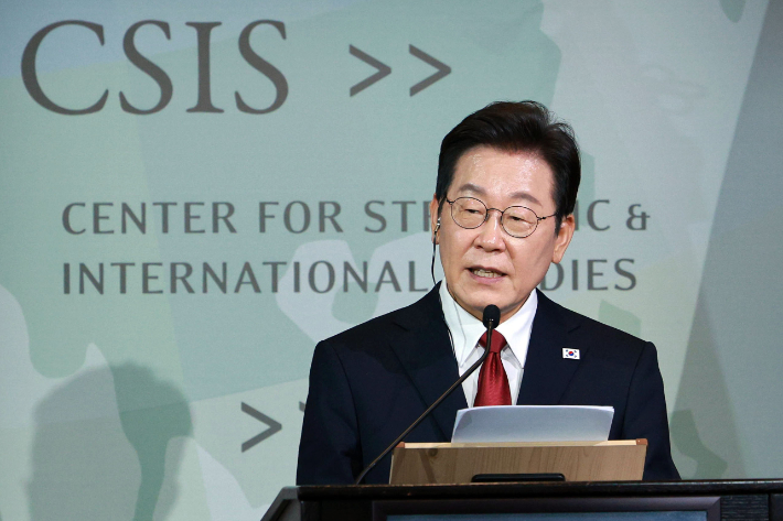 이재명 대통령이 지난달 25일 미국 워싱턴DC 국제전략문제연구소(CSIS)에서 정책 연설을 하고 있다. 연합뉴스