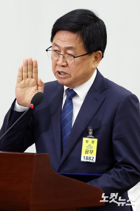 최교진 부총리 겸 교육부장관 후보자 인사청문회 선서