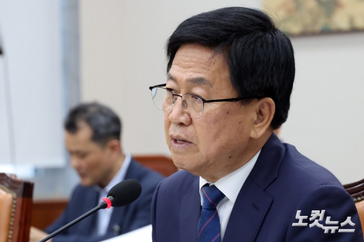 인사청문회 답변하는 최교진 부총리 겸 교육부장관 후보자