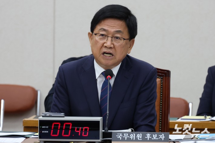 최교진 사회부총리 겸 교육부장관 후보자가 2일 서울 여의도 국회에서 열린 교육위원회 인사청문회 질의에 답변을 하고 있다.