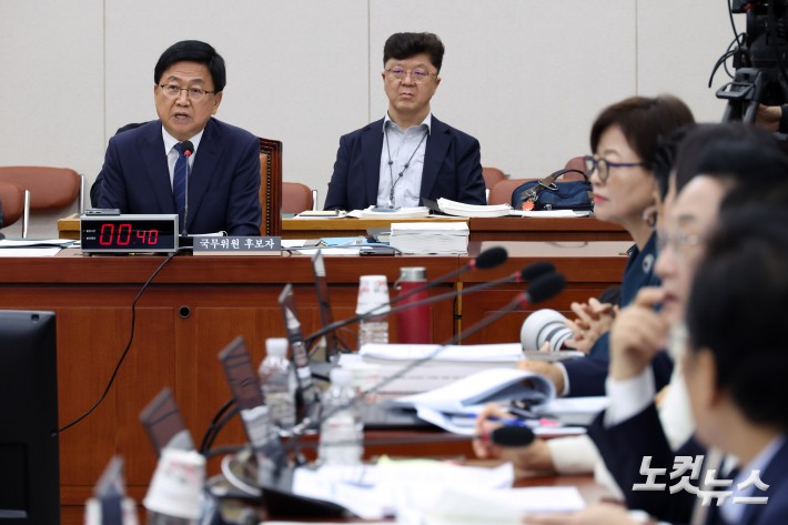 최교진 사회부총리 겸 교육부장관 후보자가 2일 서울 여의도 국회에서 열린 교육위원회 인사청문회 질의에 답변을 하고 있다.