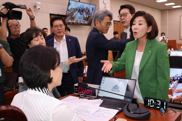 민주 "나경원 법사위 간사 불가, 철회하라"…첫날부터 충돌
