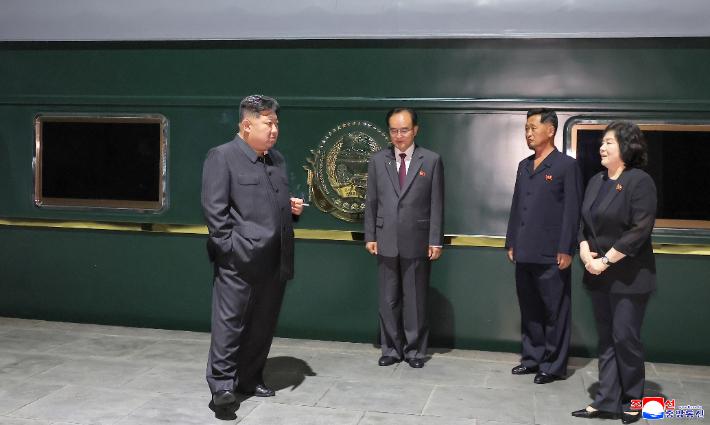 [속보]국정원 "김정은, 전승절로 운신 폭 확대…북중정상회담 유력"