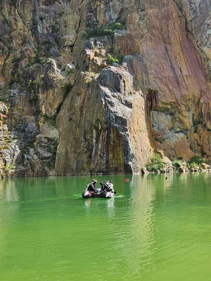 지난 27일 대구 달성군 가창면의 한 채석장에서 40대 남성이 실종됐다는 신고가 접수돼 소방당국이 수색에 나섰다. 대구소방안전본부 제공