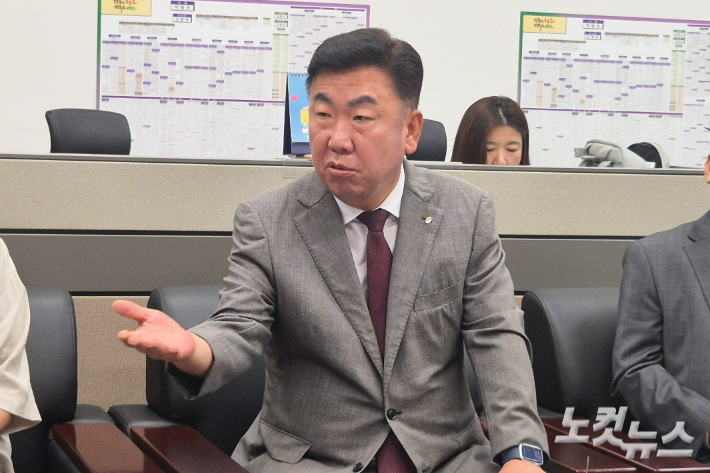 시외버스터미널 논쟁…이범석 청주시장 "발목 잡기냐"
