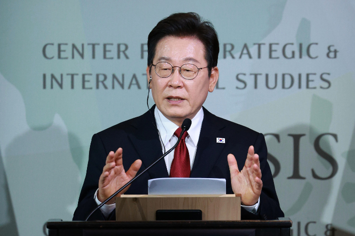 이재명 대통령이 미국 워싱턴DC 국제전략문제연구소(CSIS)에서 정책 연설을 하고 있다. 연합뉴스
