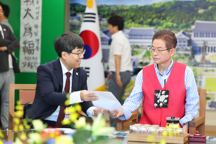 중국 현지 방송 인터뷰 모습. 경북도 제공