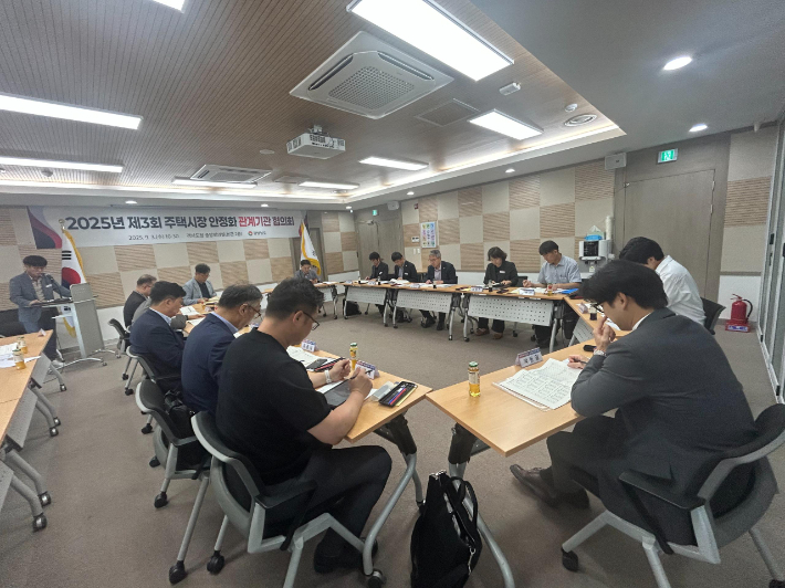 경남도, 주택건설 투자 회복 방안 논의…상반기 주택거래·가격 안정화