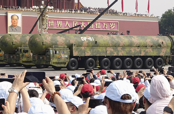 중국 전승절 80주년 열병식에서 공개한 대륙간탄도미사일(ICBM) 둥펑(DF)-61.연합뉴스