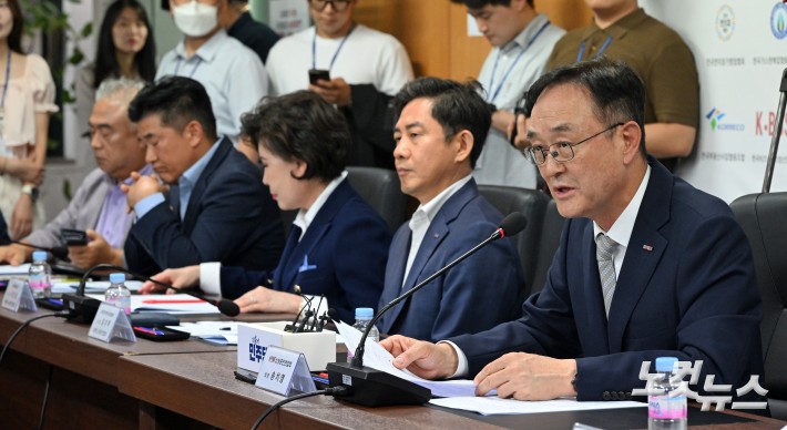 발언하는 송치영 소상공인연합회장