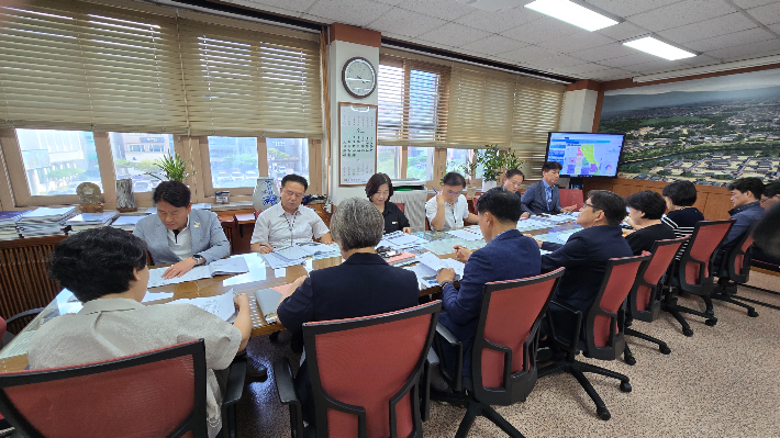 경주시가 송호준 부시장 주재로 APEC 서비스향상 3차회의를 갖고 있다. 경주시 제공