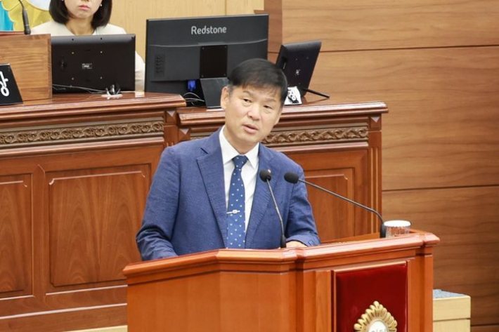 시정질문하고 있는 정순욱 창원시의원. 창원시의회 제공 